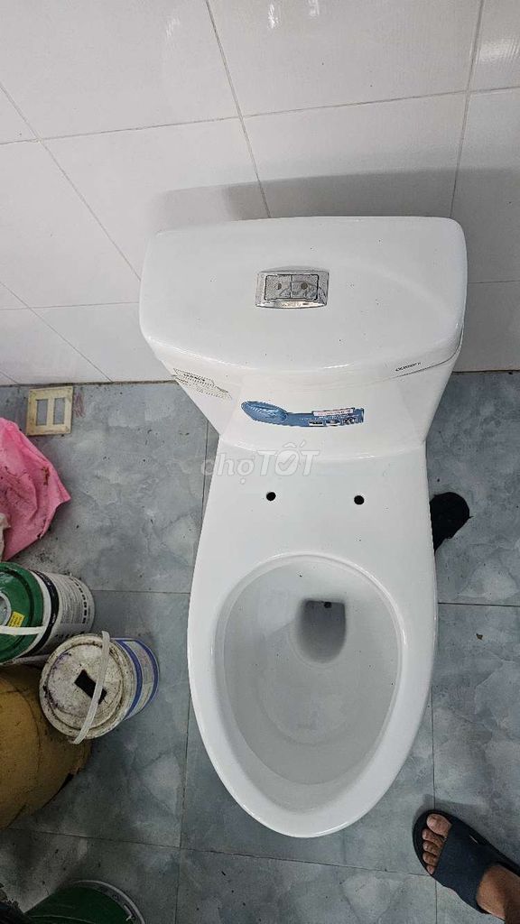 Bồn cầu liền khối Sứ Trắng Hiện đại Tiết kiệm nước. Mua bán Thiết bị vệ sinh, nhà tắm tại Quận Cái Răng Cần Thơ được đăng bởi  Tuấn hình 1