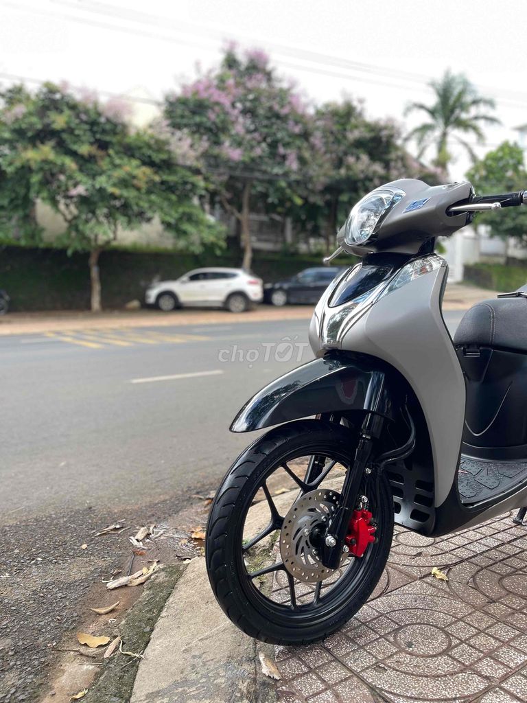 Honda SH Mode 2018 Bạc đen. Mua bán Xe máy tại Thành phố Buôn Ma Thuột Đắk Lắk được đăng bởi xe máy Hồng Phát hình 9