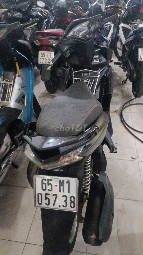 Honda Air Blade 2014 Đen. Mua bán Xe máy tại Quận Bình Tân Tp Hồ Chí Minh được đăng bởi cửa hàng xe máy cũ Tiến phát chuyên bán góp trả trước 0 đồng hình 4