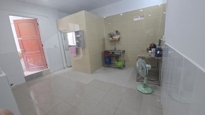 CHO THUÊ NHÀ CẤP 4 HẺM XE HƠI THÔNG, 2PN 2WC, NHÀ TRỐNG. 8.5TR/THÁNG