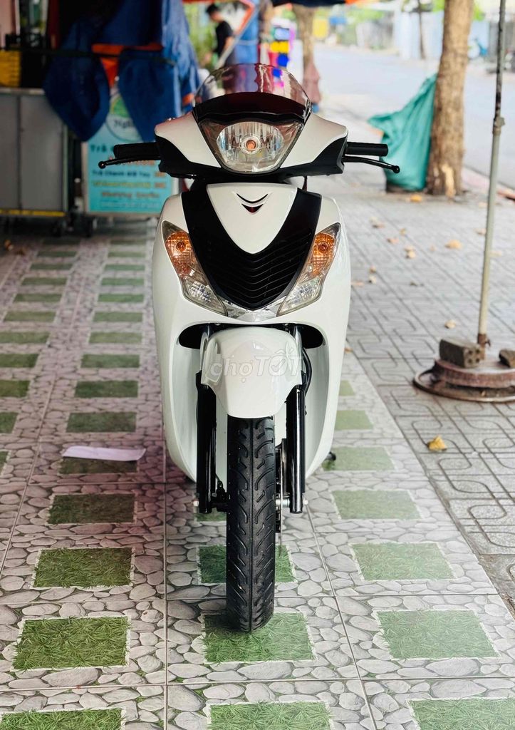 Honda SH 150i Итальянской сборки конец 2009 Бело-черный спортивный