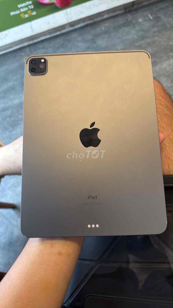 CẦN BAY IPAD PRO M1 256WF Ngoại hình 97, Pin 94. Mua bán Máy tính bảng tại Quận 5 Tp Hồ Chí Minh được đăng bởi 27_Lư Vĩnh Phúc (VPhuc) hình 1