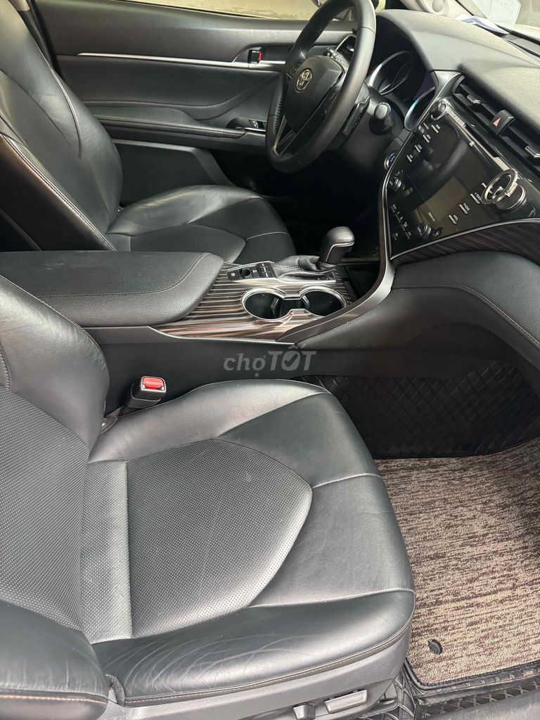 Toyota Camry 2.5Q 2020 Белая Кожа