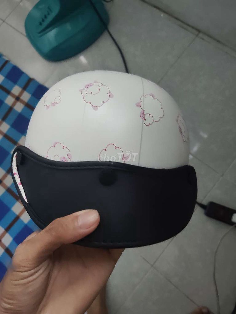 Nón bảo hiểm Hoạ tiết cừu Trắng. Mua bán Phụ kiện thời trang khác tại Huyện Nhà Bè Tp Hồ Chí Minh được đăng bởi Nguyễn Đức hình 1