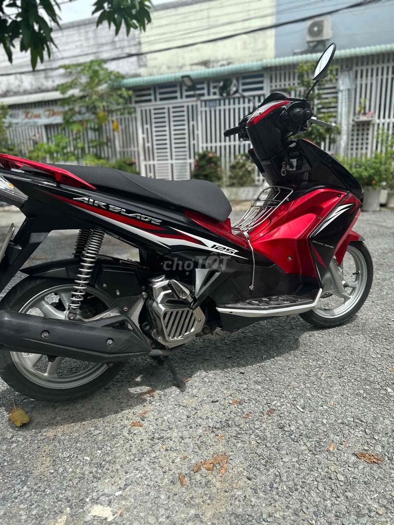 HONDA AIR BLADE 2014. bs víp 139.39. chính chủ bán. Mua bán Xe máy tại Thành phố Vĩnh Long Vĩnh Long được đăng bởi Lê Công hình 5