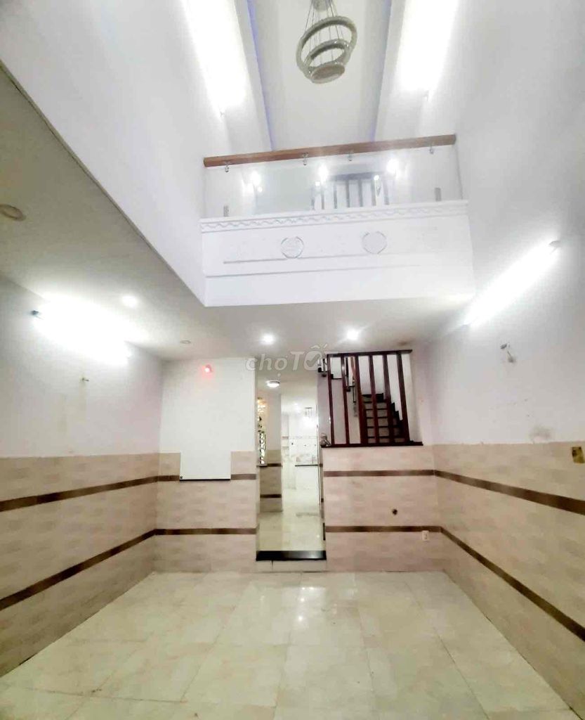 Bán nhà ngay Katinat Phan Văn Trị 50m2 nhà 4 tầng chỉ 5.4 tỷ, SHR HCĐ