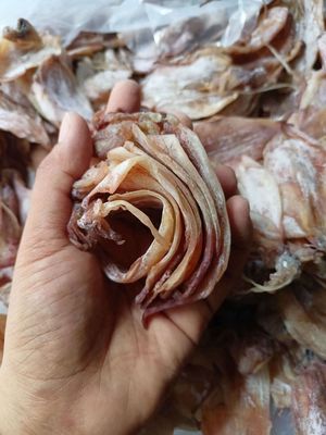 Khô mực câu chuẩn ngọt từng cọng râu. Mua bán Đồ ăn, thực phẩm và các loại khác tại Quận 12 Tp Hồ Chí Minh được đăng bởi Mis Nhung