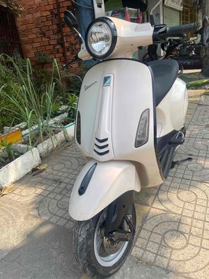 Piaggio Vespa Sprint Trắng ánh kim