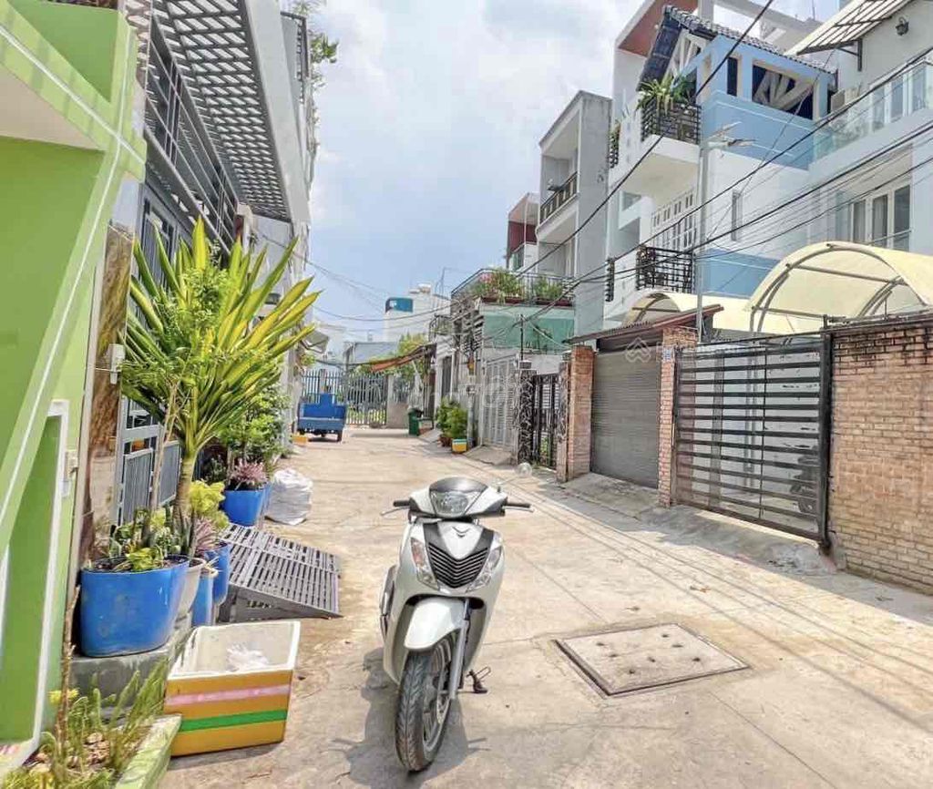 Villa hồ bơi 122m2 ngay trung tâm Quận 7, cách Phú Mỹ Hưng vài phút