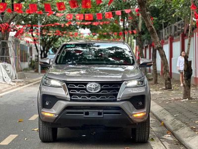 Toyota Fortuner 2.4AT 4x2 sx 2022 máy dầu. Mua bán Ô tô tại Quận Cầu Giấy Hà Nội được đăng bởi Cao Quý