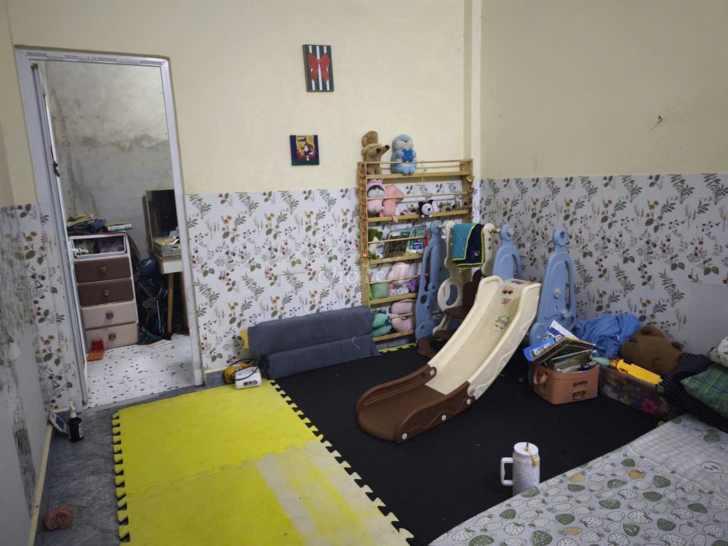 Супер дешевый дом в 12 районе в переулке для грузовиков у больницы 12 района