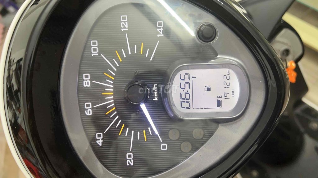 Yamaha Janus mới keng xà beng. Mua bán Xe máy tại Quận Tân Bình Tp Hồ Chí Minh được đăng bởi AZZONE chấm SHOP hình 3