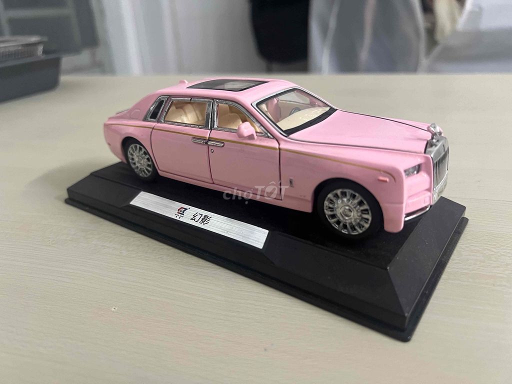 Mô hình xe  Rolls-Royce Phantom Hồng Kim loại. Mua bán Sở thích khác tại Quận 7 Tp Hồ Chí Minh được đăng bởi Tuấn anh hình 1