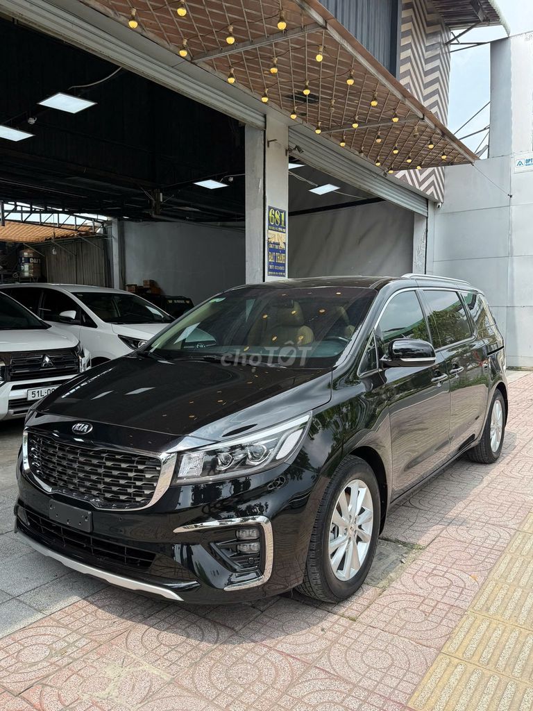 KIA Sedona 3.3 Gath-2021, полный бензин - черный - 58000 км