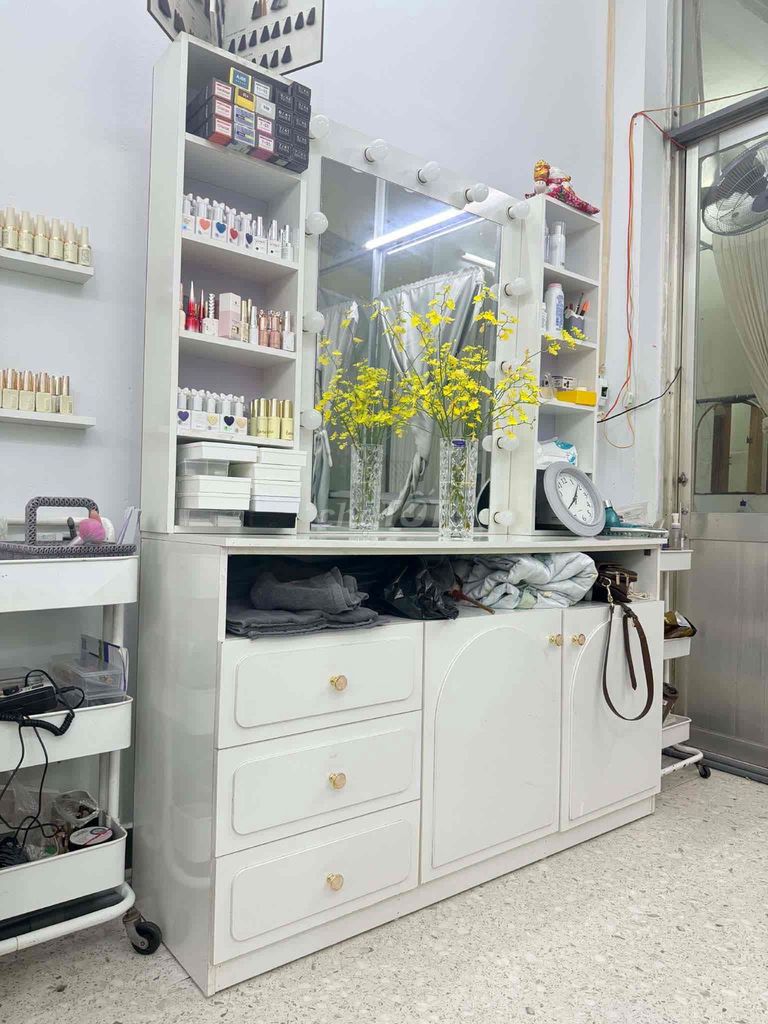 Tủ trưng bày Gỗ Trắng. Mua bán Tủ, kệ gia đình tại Quận 8 Tp Hồ Chí Minh được đăng bởi Hoang Pham hình 1