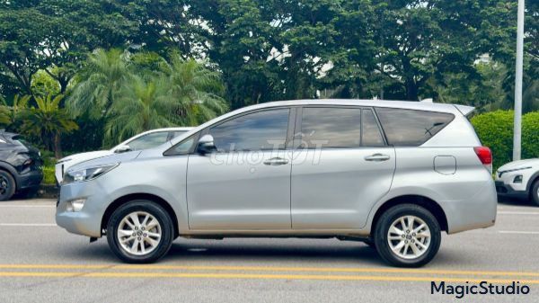 Toyota Innova 2018 МКПП серебристый 60 000 - 70 000 км