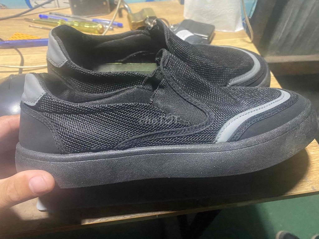 Giày slip on Nam thoáng khí size 39. Mua bán Giày dép tại Thành phố Thuận An Bình Dương được đăng bởi VŨ ĐOÀN hình 1