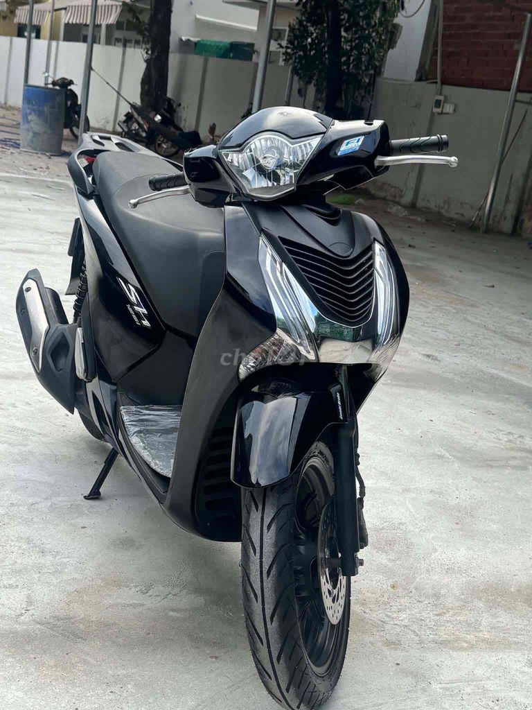 Honda SH 125 2016 Черный глянцевый отличный двигатель