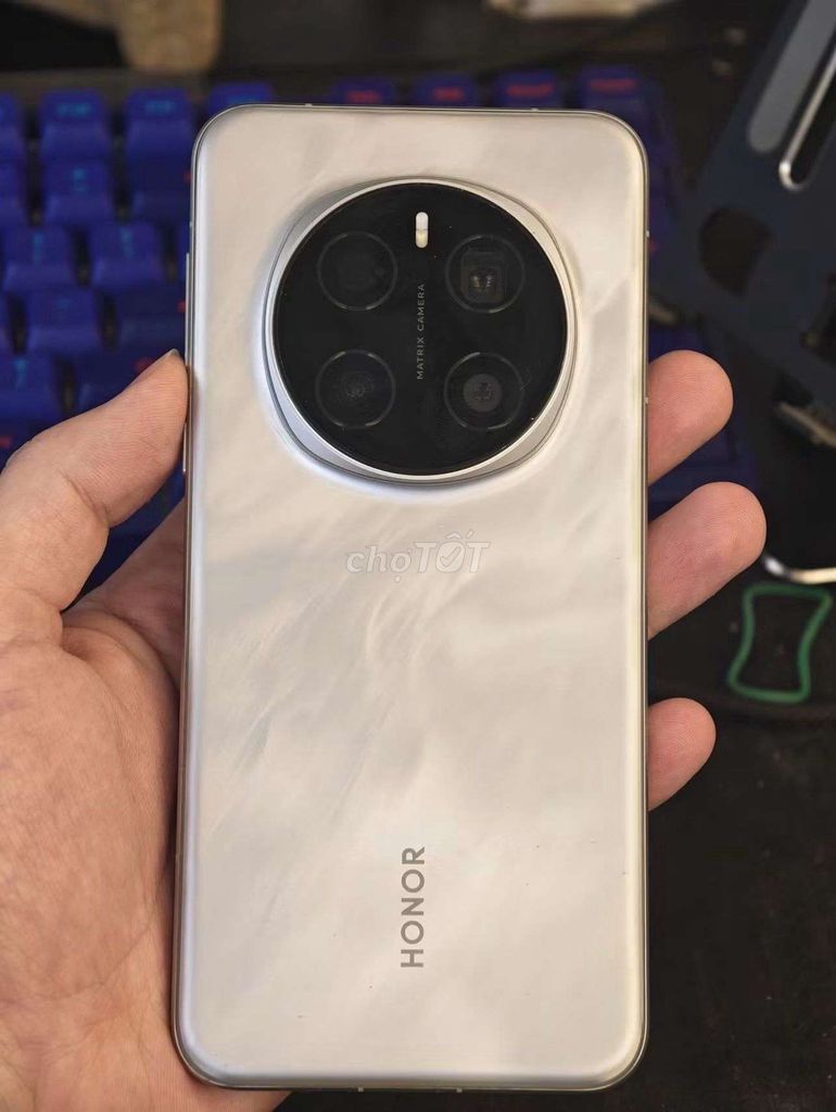 Honor Magic 7 Pro Bạc 12/256 FullBox. Mua bán Điện thoại tại Thị xã Bình Minh Vĩnh Long được đăng bởi Hoàng Mến hình 1