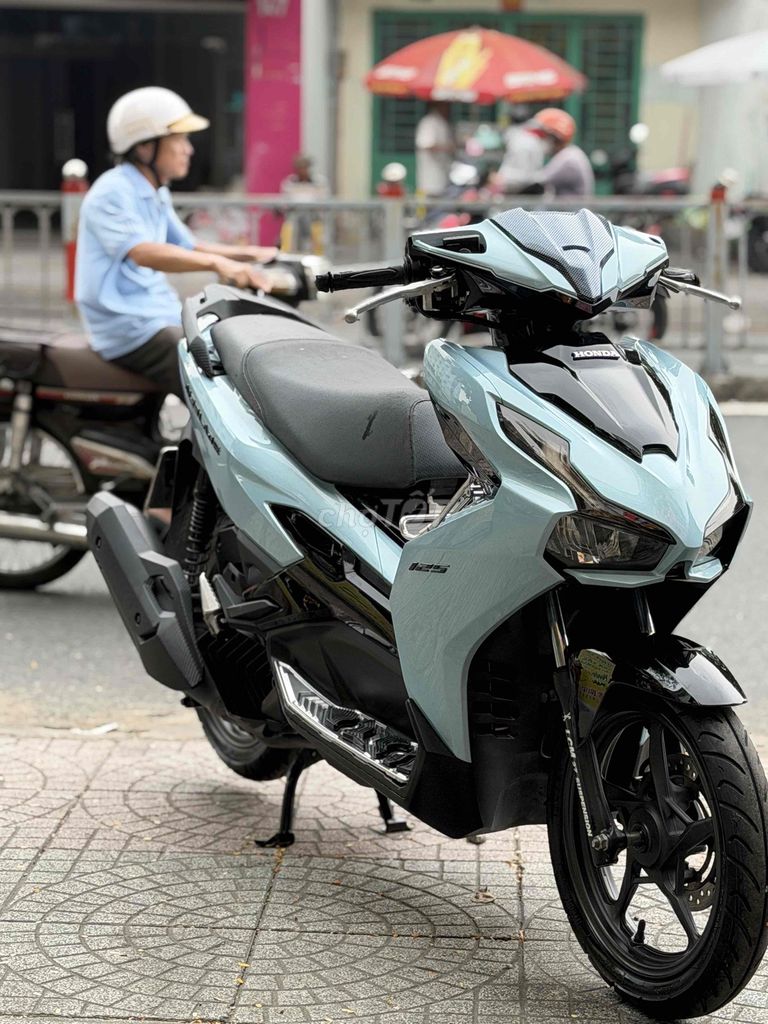 Honda Air Blade 125 4 вала 2022 года, ледяной синий, 9 держателей