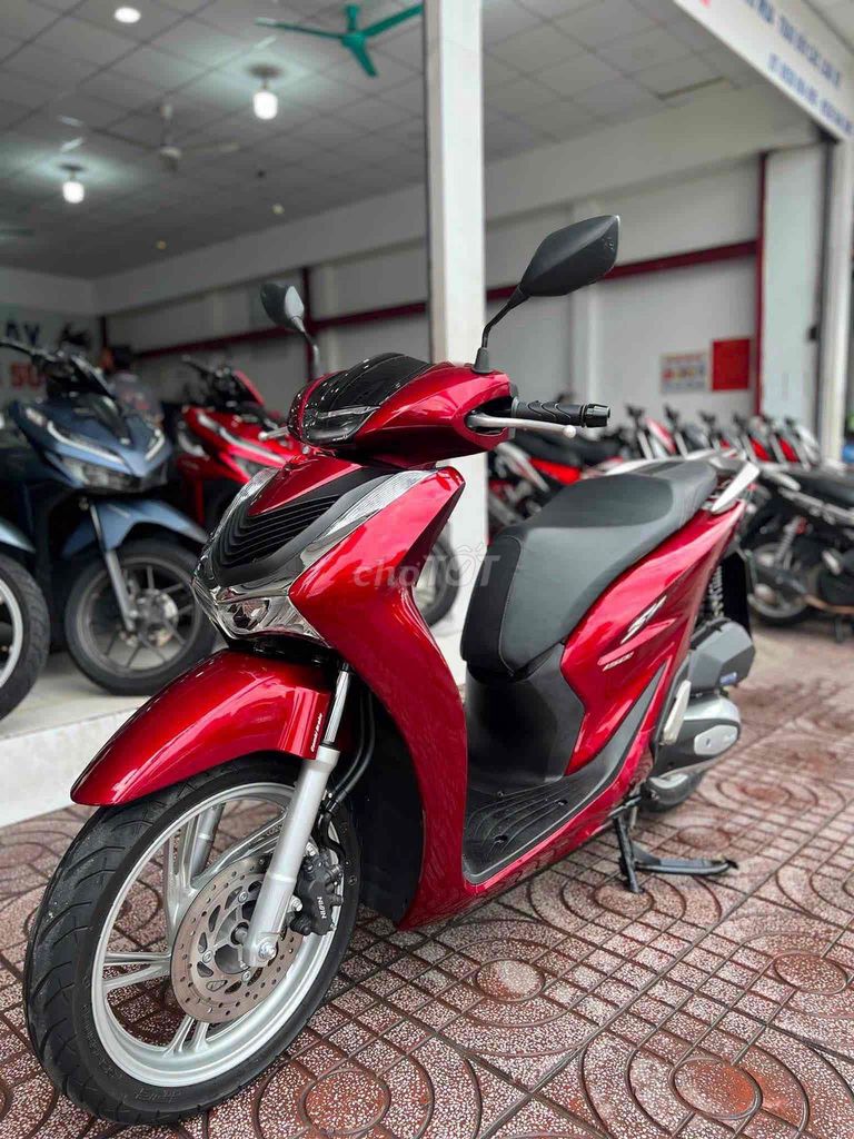 Honda SH 150 CBS 2020 красно-черный 8000 км