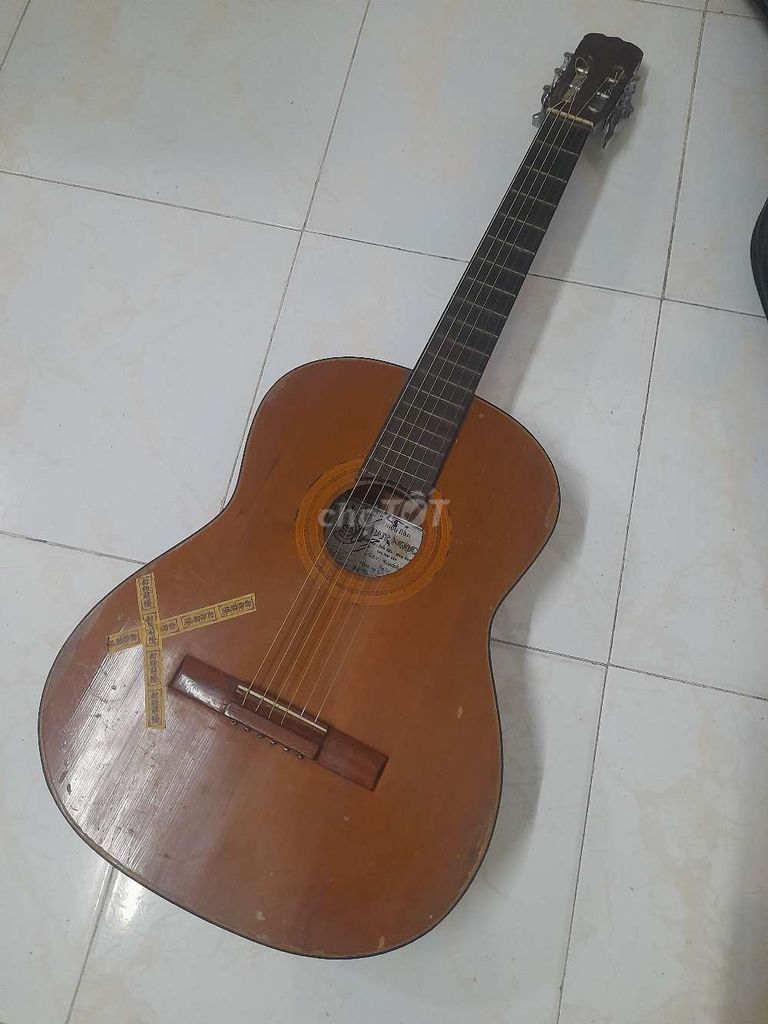 Đàn guitar gỗ nâu. Mua bán Nhạc cụ tại Quận 6 Tp Hồ Chí Minh được đăng bởi Hùng hình 1