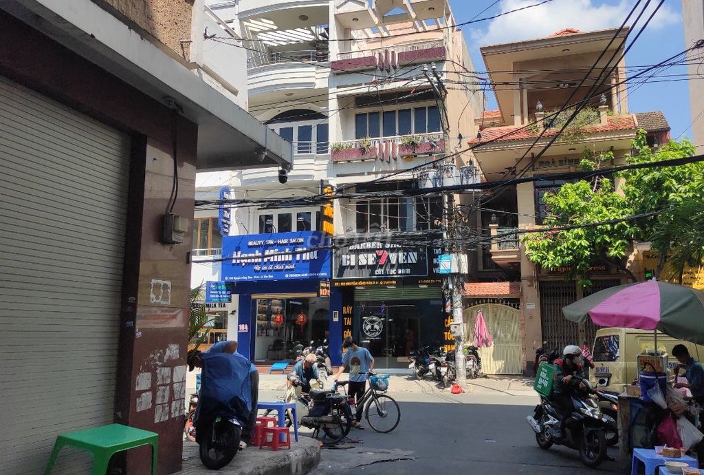 Nhà ô tô đỗ cửa, tiện buôn bán, Nguyễn Hồng Đào, Bàu Cát