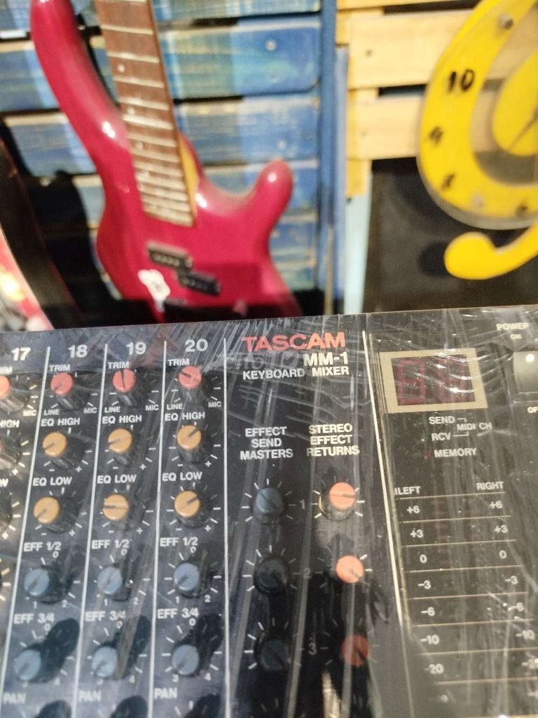 Mixer phòng thu Tascam