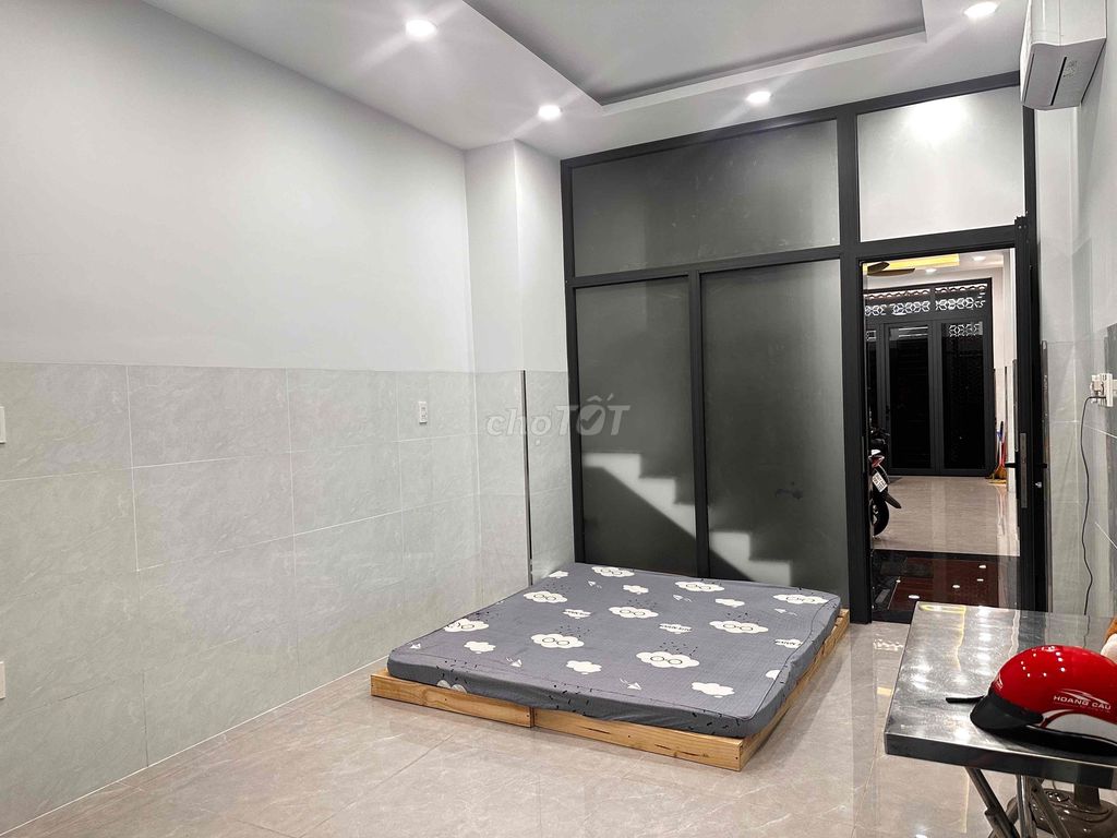 PHÒNG 20M² TẦNG TRỆT CÓ GIẾNG TRỜI – GẦN SÂN BAY T3 – 5,6 TRIỆU/THÁNG