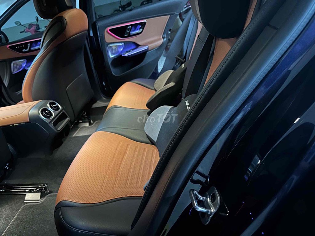 Mercedes Benz C Class 2022 C300 AMG - 6770 km. Mua bán Ô tô tại Quận 10 Tp Hồ Chí Minh được đăng bởi Thao Tien hình 6