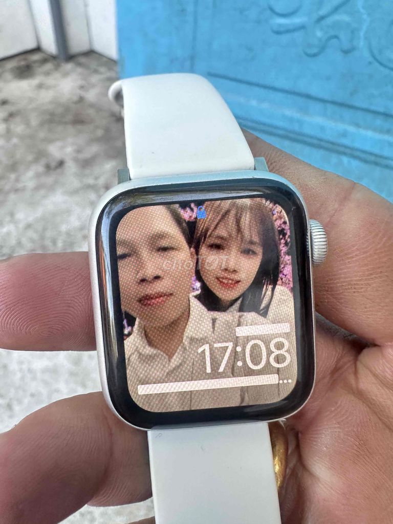Apple Watch Series 4 bản 40mm. Mua bán Thiết bị đeo thông minh tại Huyện Nhơn Trạch Đồng Nai được đăng bởi Thiện hình 1