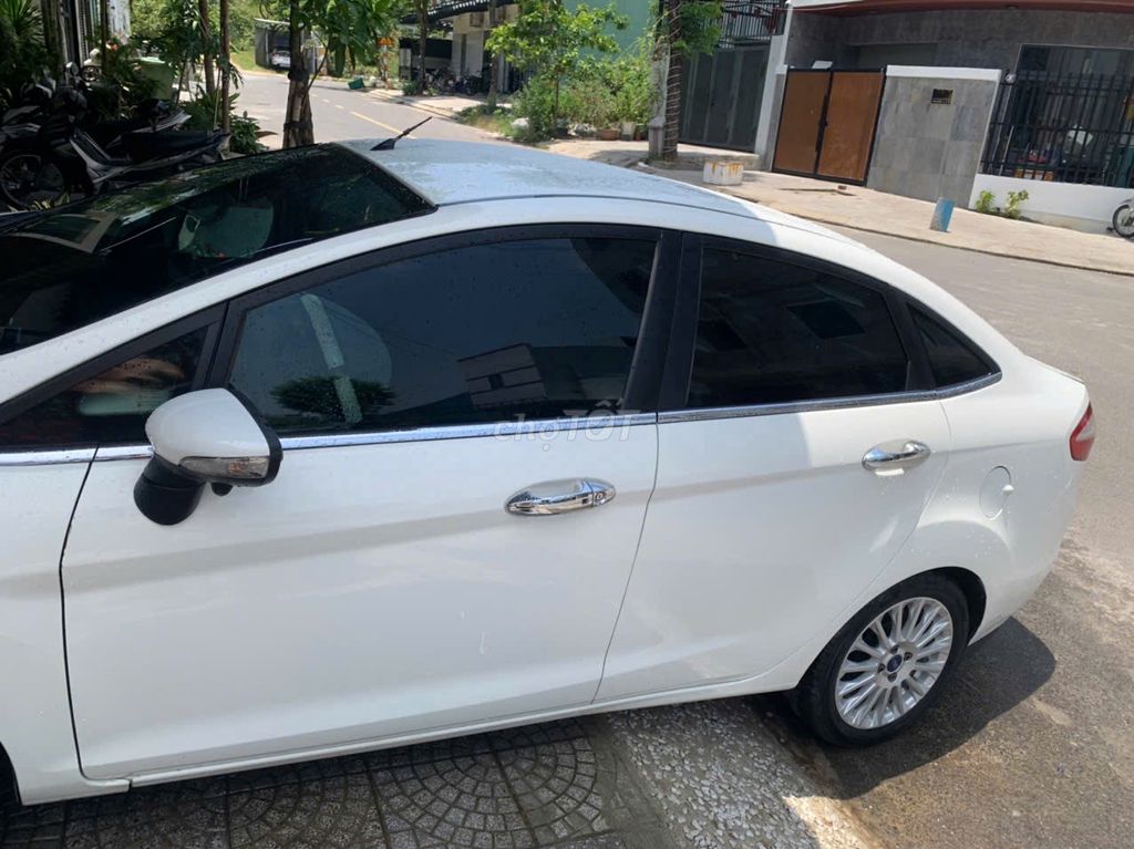 Ford Fiesta 2016 Titanium 1.5 AT - 10000 km. Mua bán Ô tô tại Quận Liên Chiểu Đà Nẵng được đăng bởi Trang hình 3