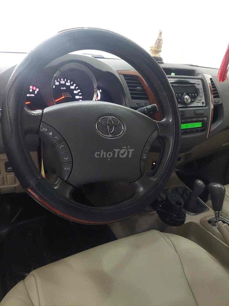 Toyota Fortuner 2010 2.7V - 120000 km