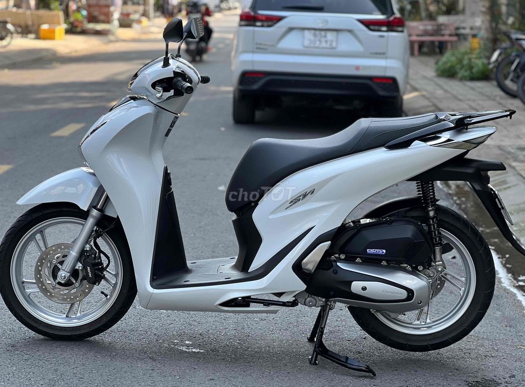 Honda SH125 CBS 2024 Trắng 8000 km. Mua bán Xe máy tại Quận Ô Môn Cần Thơ được đăng bởi Huỳnh Thắng hình 2