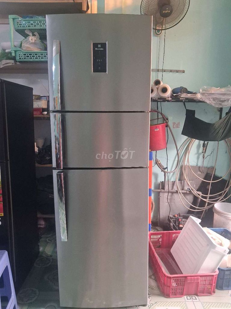 Tủ lạnh Electrolux 340l Xám 3 cánh. Mua bán Tủ lạnh tại Quận Bình Thuỷ Cần Thơ được đăng bởi điên lanh ân nghĩa hình 1
