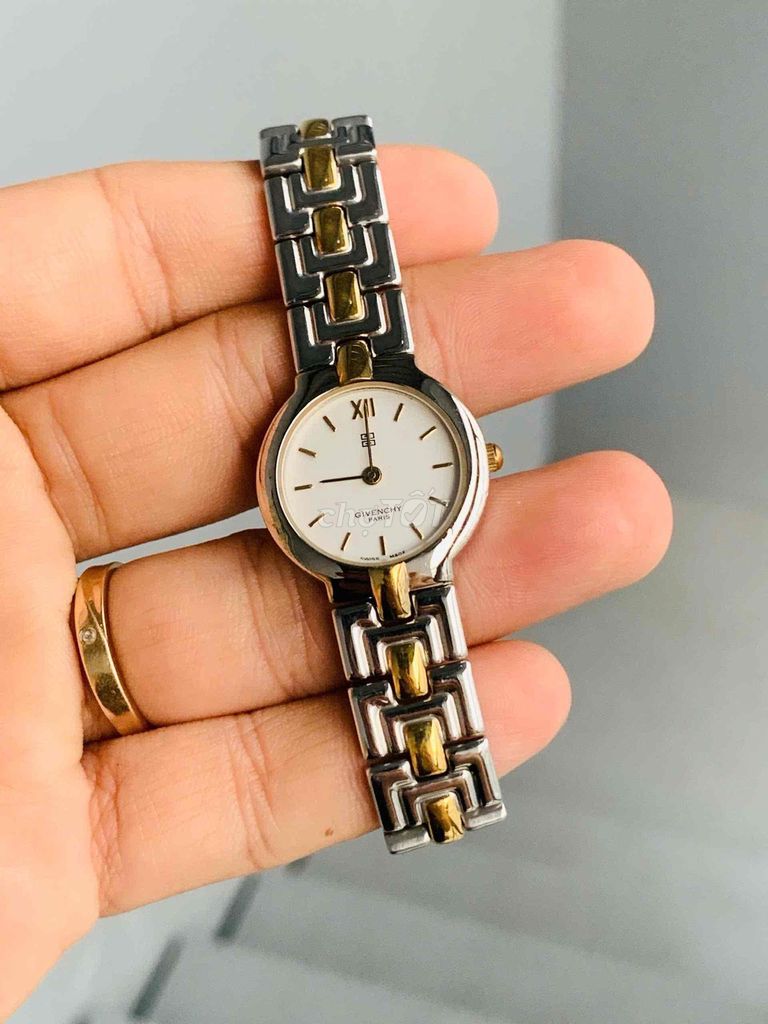 Đồng hồ Givenchy Thuỵ Sĩ zin keng like new chuẩn. Mua bán Đồng hồ tại Huyện Bình Chánh Tp Hồ Chí Minh được đăng bởi đồng hồ phụ kiện Nhật Thuỵ hình 1