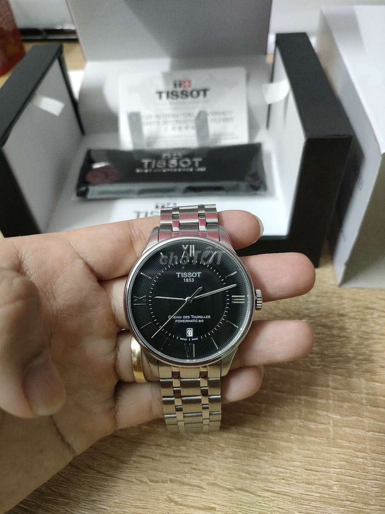 Kẹt tiền bán đồng hồ Tissot