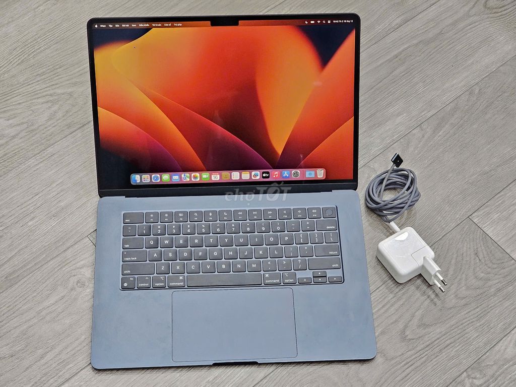 Macbook Air M2 15 inch (8-256Gb) đẹp 99% + Sạc xịn