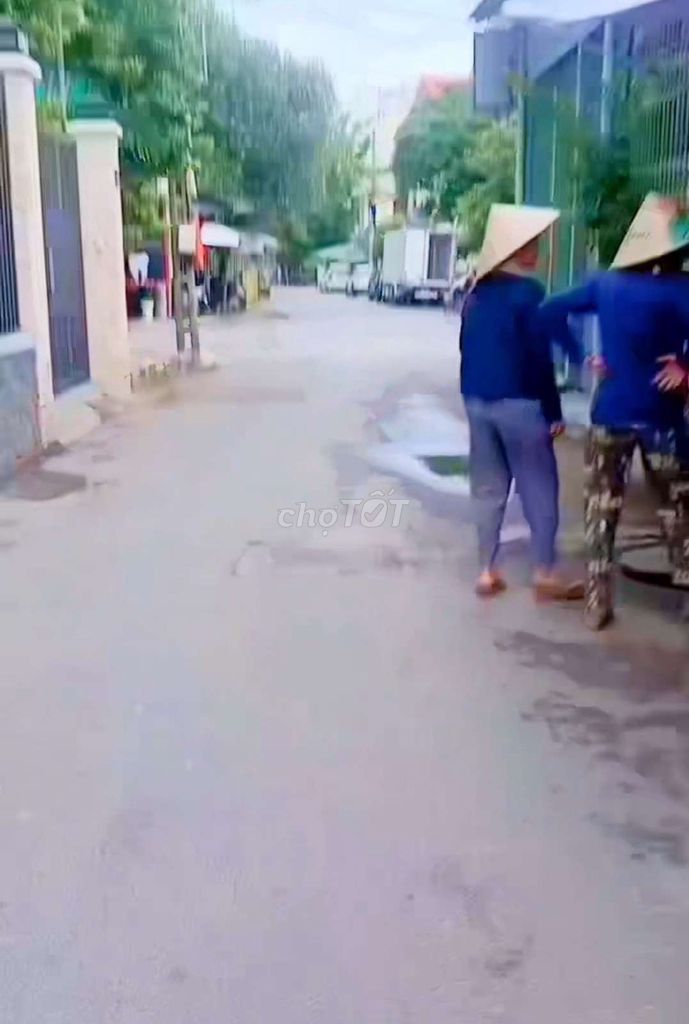 NHÀ TÂY THẠNH QUẪN TÂN PHÚ - DT: 4M * 16M
1 TRỆT + 1 LẦU - CHỈ 4 TỎI.
