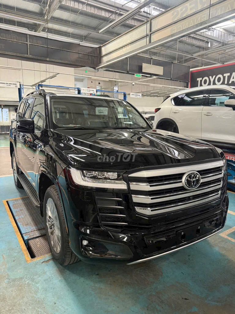 Toyota Land Cruiser HYBRID Белый Автомат 7 мест