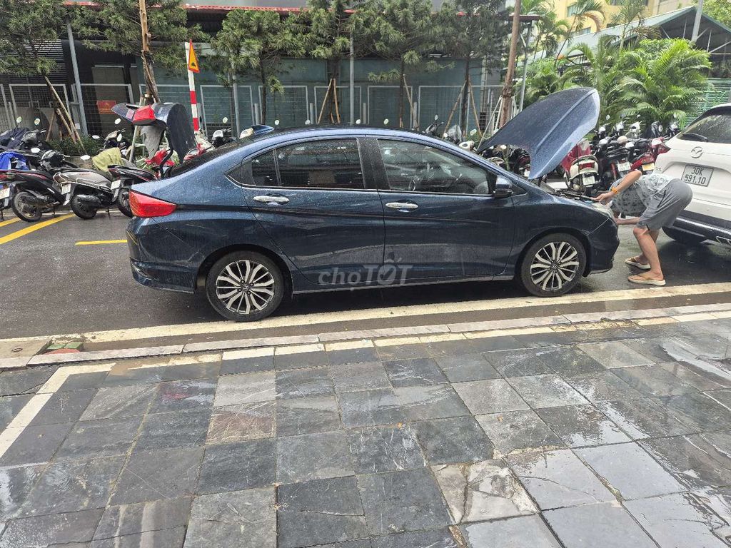 Зеленый автомобильный номер Honda City 1.5V-TOP 2018