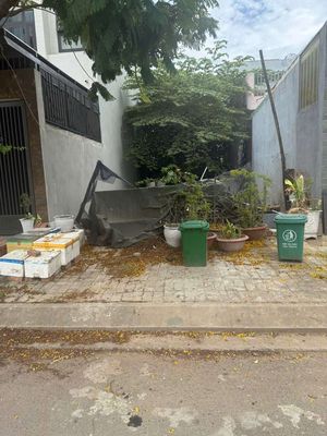 - Cần Bán : 
-Bùi Cẩm Hổ ( kẹp giữa 2 nhà ) 
- Đối Diện Công Viên