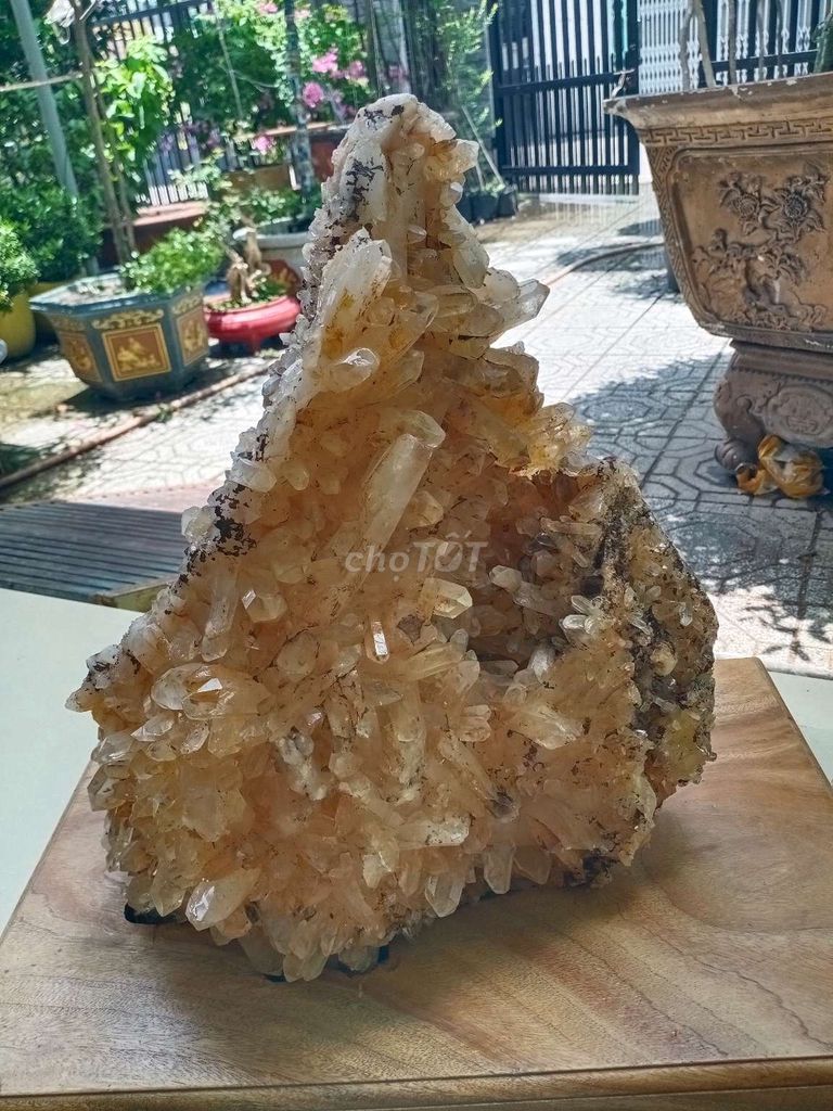 Đá phong thủy Thạch anh Vàng