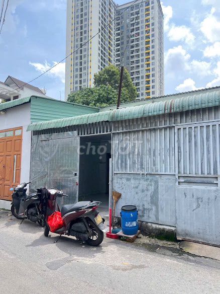 Bán nhà cấp 4 gác lửng mặt tiền đường phan bội trâu dĩ an