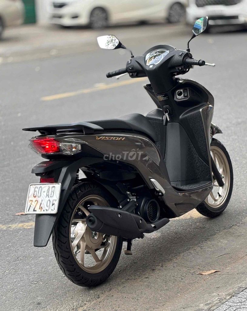 Bán Vision Bản Đặc Biệt 2025 odo 300 Km Màu Mới. Mua bán Xe máy tại Thành phố Biên Hòa Đồng Nai được đăng bởi Tấn Phát Biên Hoà hình 4