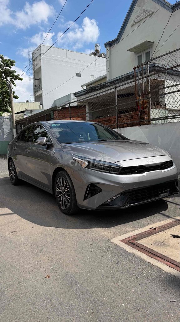 Kia K3 2.0 Premium 2022 серый один владелец номера Хошимина