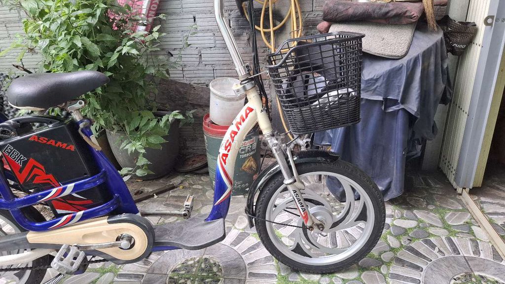 Xe đạp điện Asama Xanh Trắng Đã sử dụng. Mua bán Xe điện tại Thành phố Mỹ Tho Tiền Giang được đăng bởi mua bán đồ thanh lý hình 2