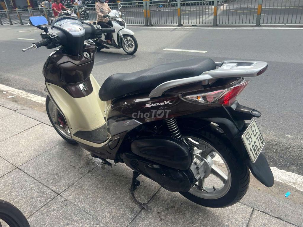 SYM shark 125 2012 mới 90% biển số thành phố. Mua bán Xe máy tại Quận Tân Phú Tp Hồ Chí Minh được đăng bởi Tuanduy hình 3