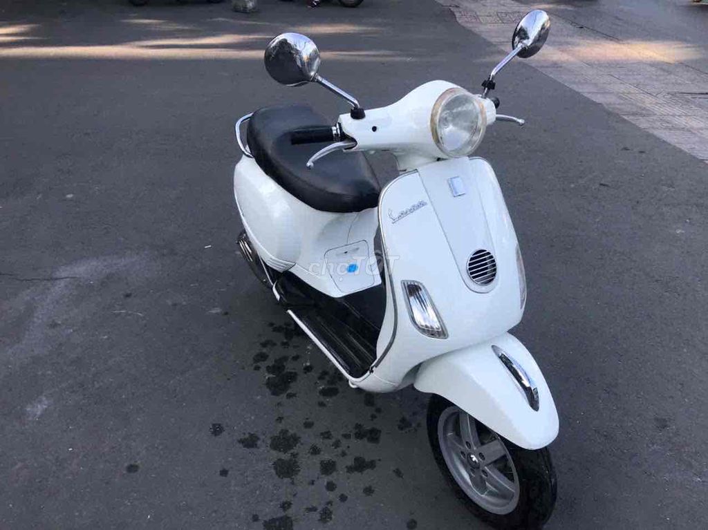 Vespa 125ie(2011)xe đẹp máy zin êm ru. Mua bán Xe máy tại Quận 7 Tp Hồ Chí Minh được đăng bởi Trung Anh hình 3