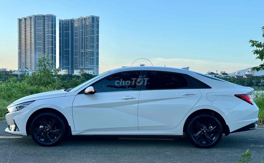 Hyundai Elantra 2025 1,6 л, специальный белый